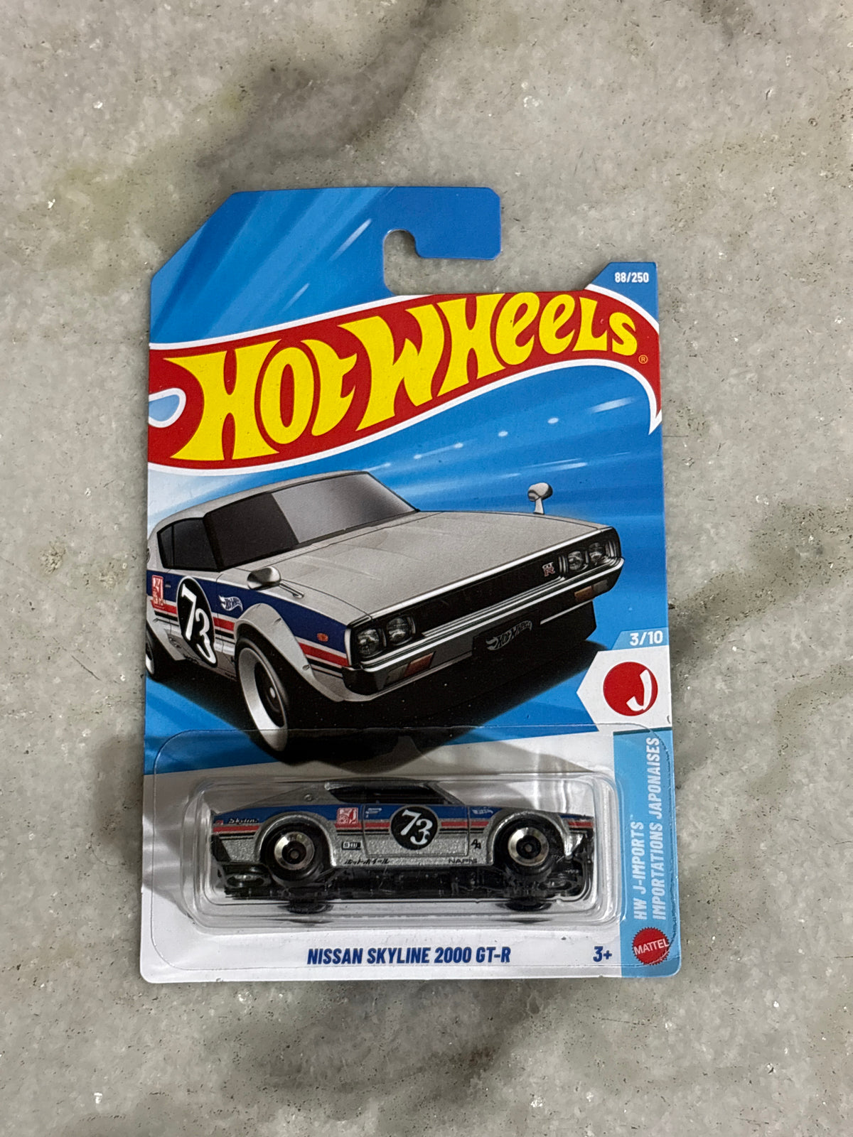 Nissan Skyline 2000 GT-R + 2 Random Hotwheels
