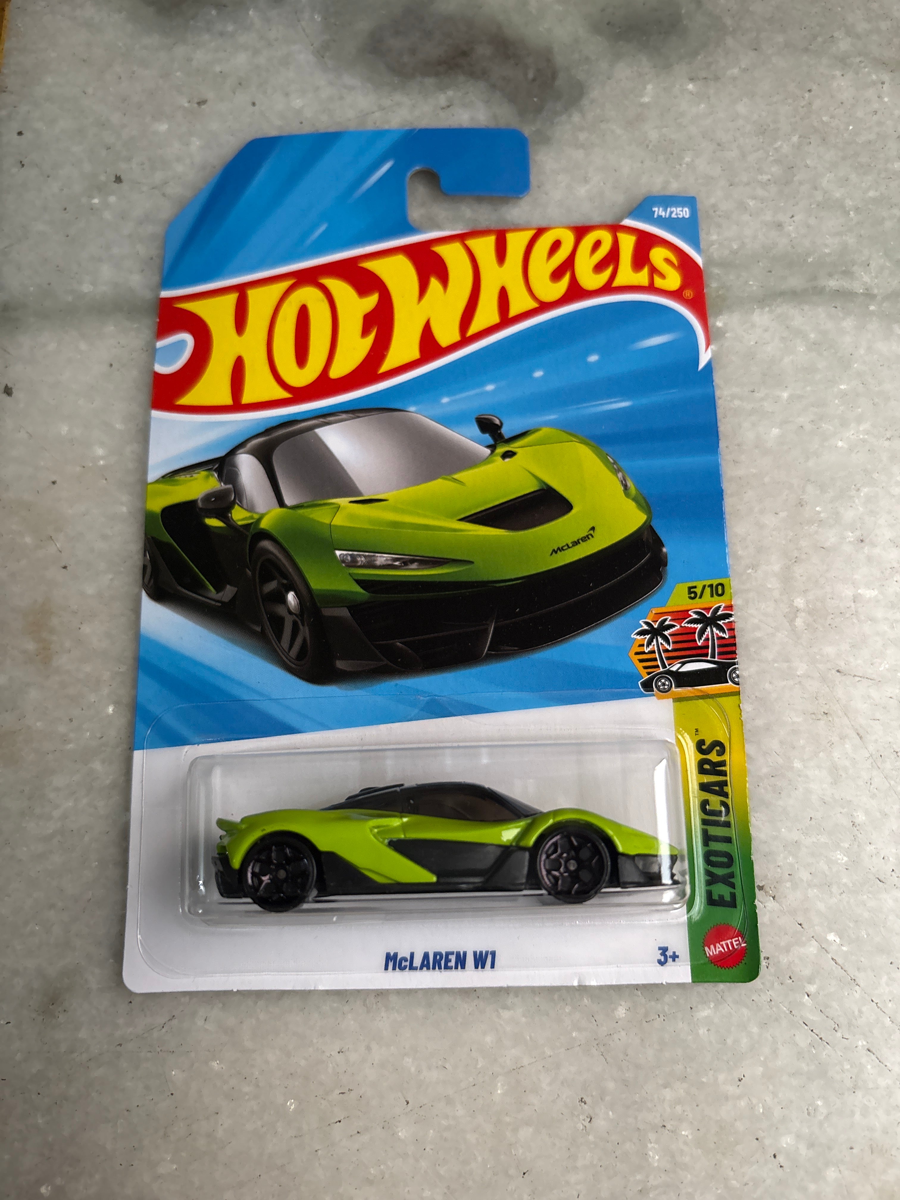 McLaren W1 + 2 Random Hotwheels