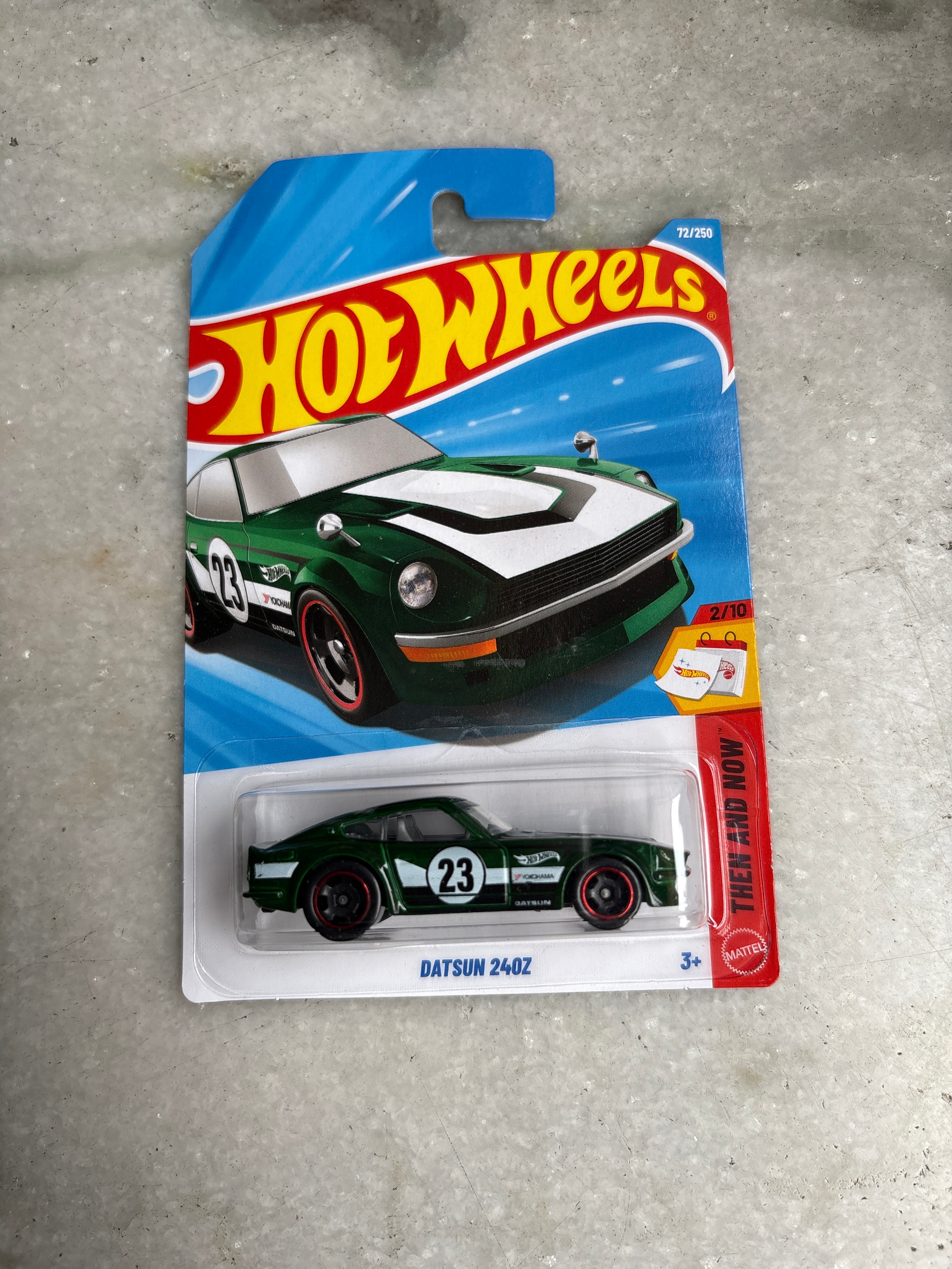 Datsun 240Z + 1 Random Hotwheels