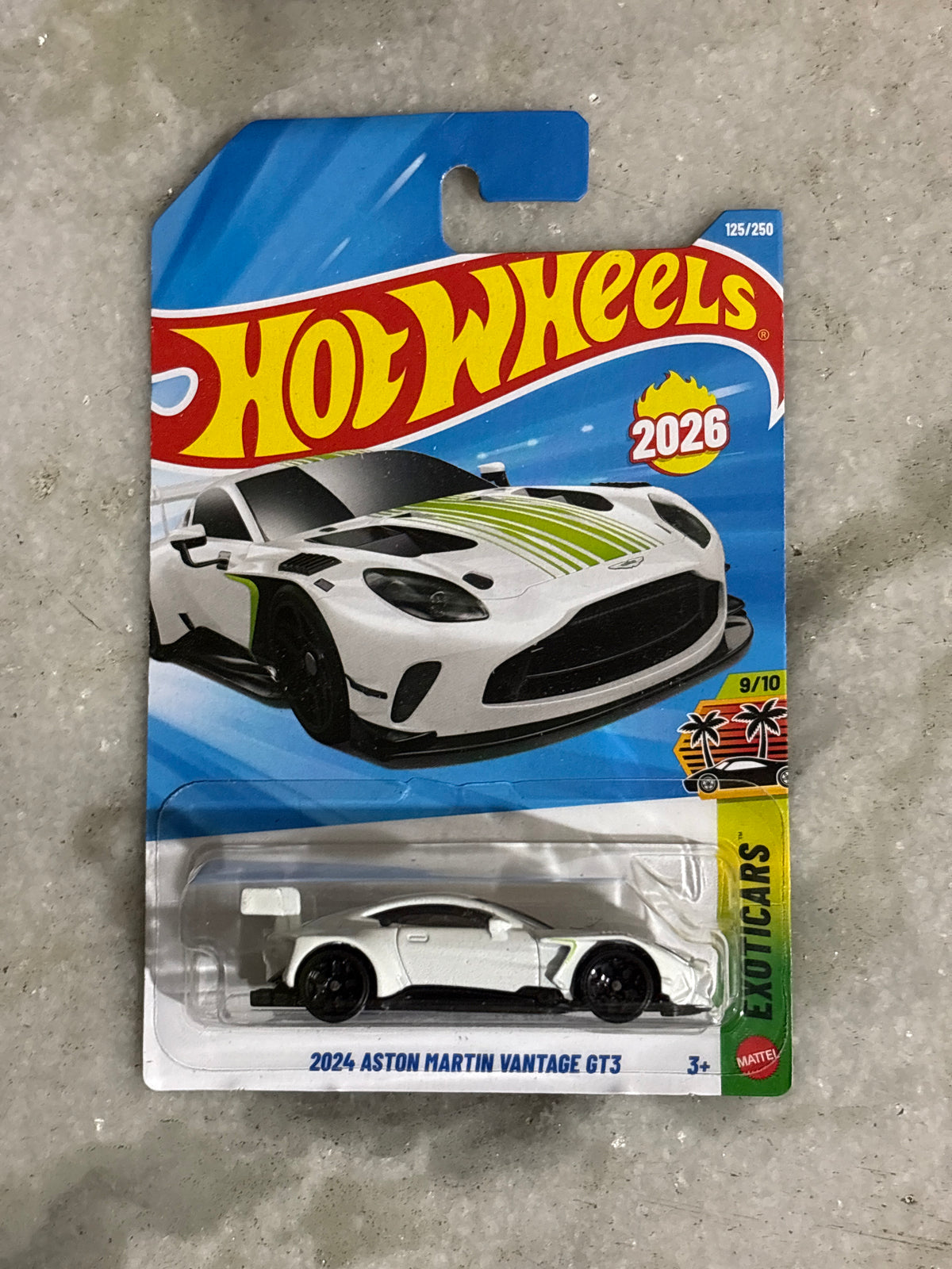 2024 Aston Martin Vantage GT3 + 2 Random Hotwheels